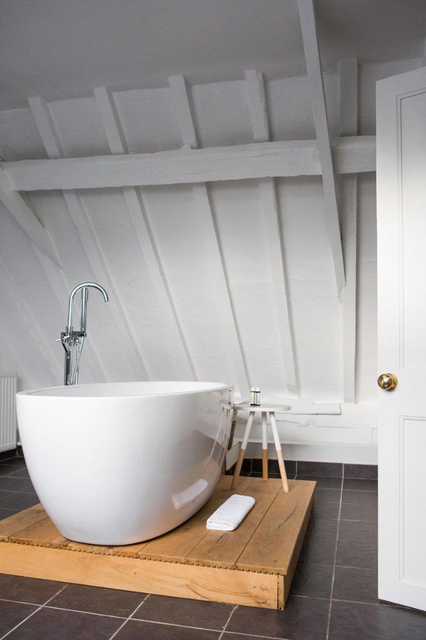 Whitehouse Rye Bed and Breakfast Εξωτερικό φωτογραφία A freestanding bathtub
