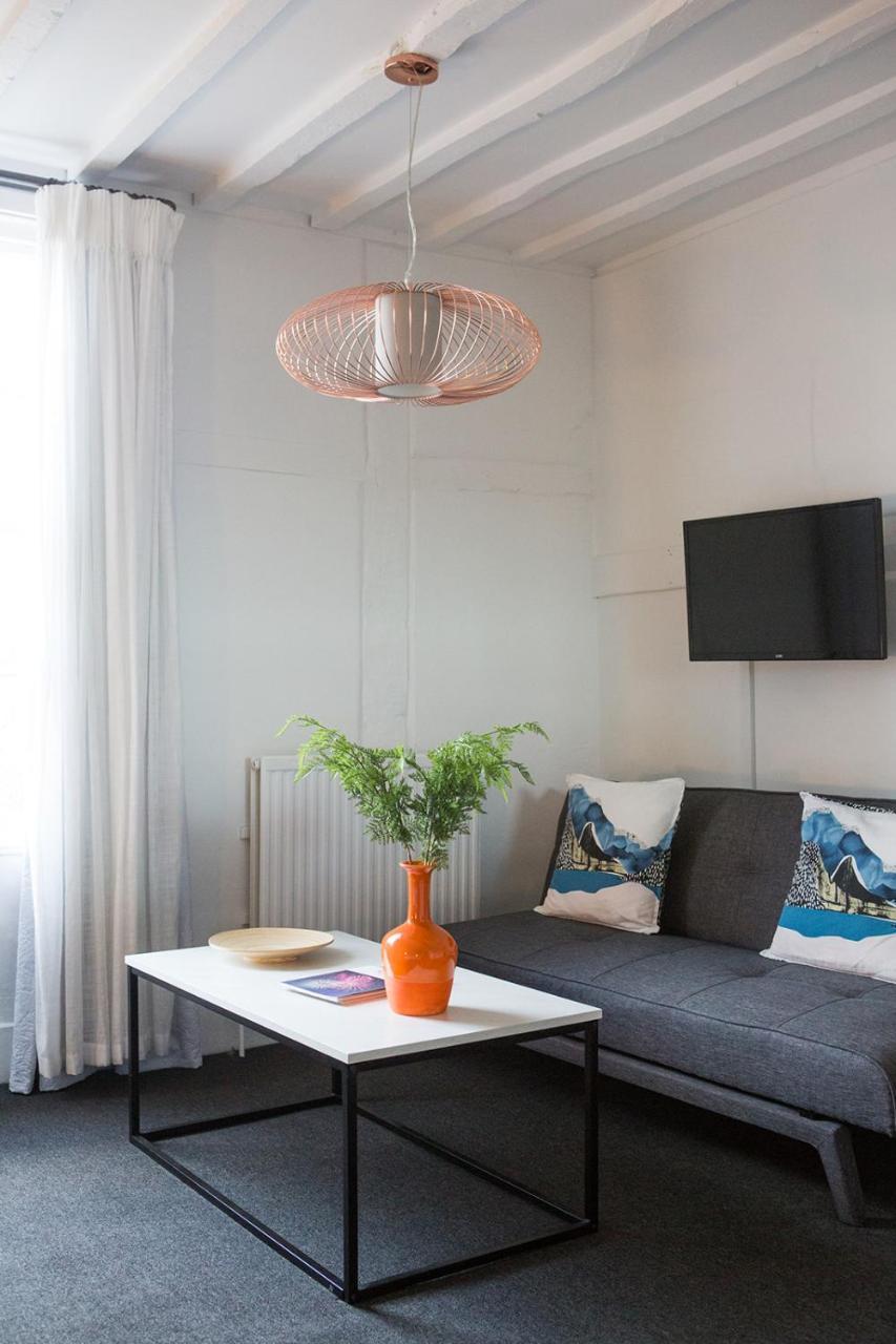 Whitehouse Rye Bed and Breakfast Εξωτερικό φωτογραφία A living room with a flat screen television
